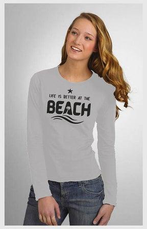 تيشيرت بطبعة عبارة "Life Is Better At The Beach" رمادي