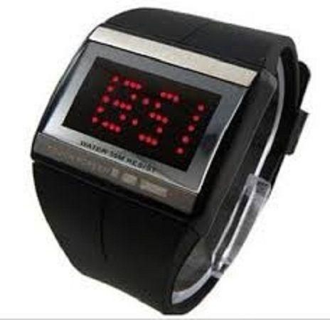 ساعة سوداء تعمل باللمس بعرض للارقام الحمرتء - black watch touch screen red led