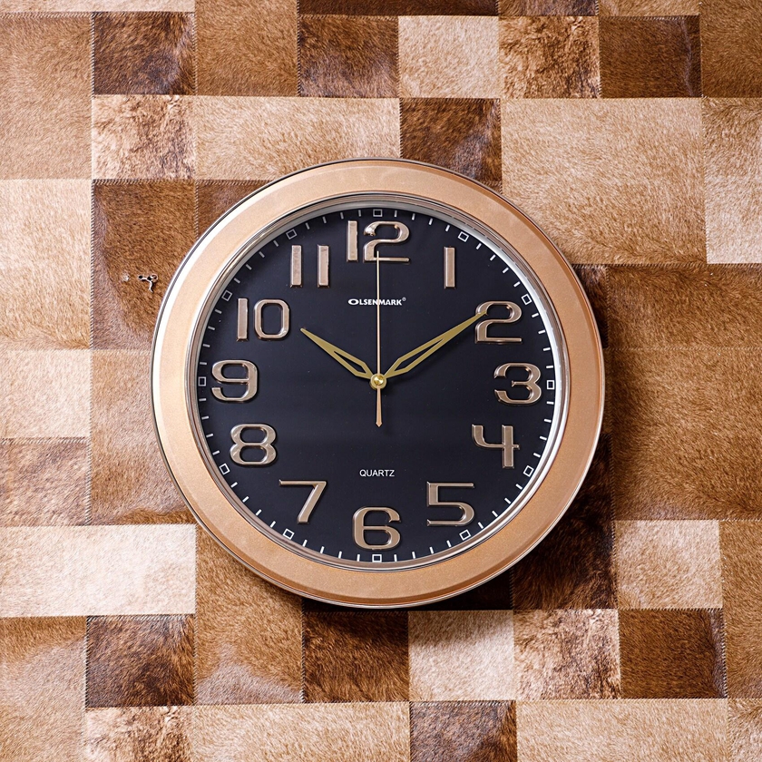 Olsenmark Large Round Wall Clock, Modern Design - Easy To Read - For Living Room, Bedroom