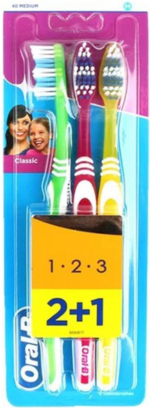 Oral-B Toothbrush Classic - Size 40 Medium - 3 Brushes