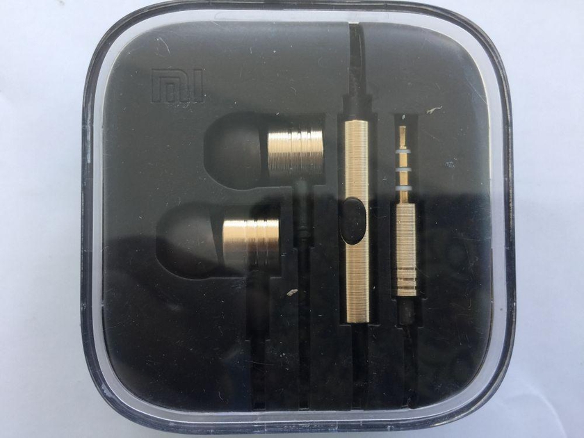 Luxury Fashion Metal Earphone With Gold Plated Jack & Toughness Cable /Gold Tone
