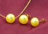 طقم مجوهرات ذهب 18 قيراط مزين بلؤلؤ 7 ملم لون ذهبي، من فيرا بيرلا