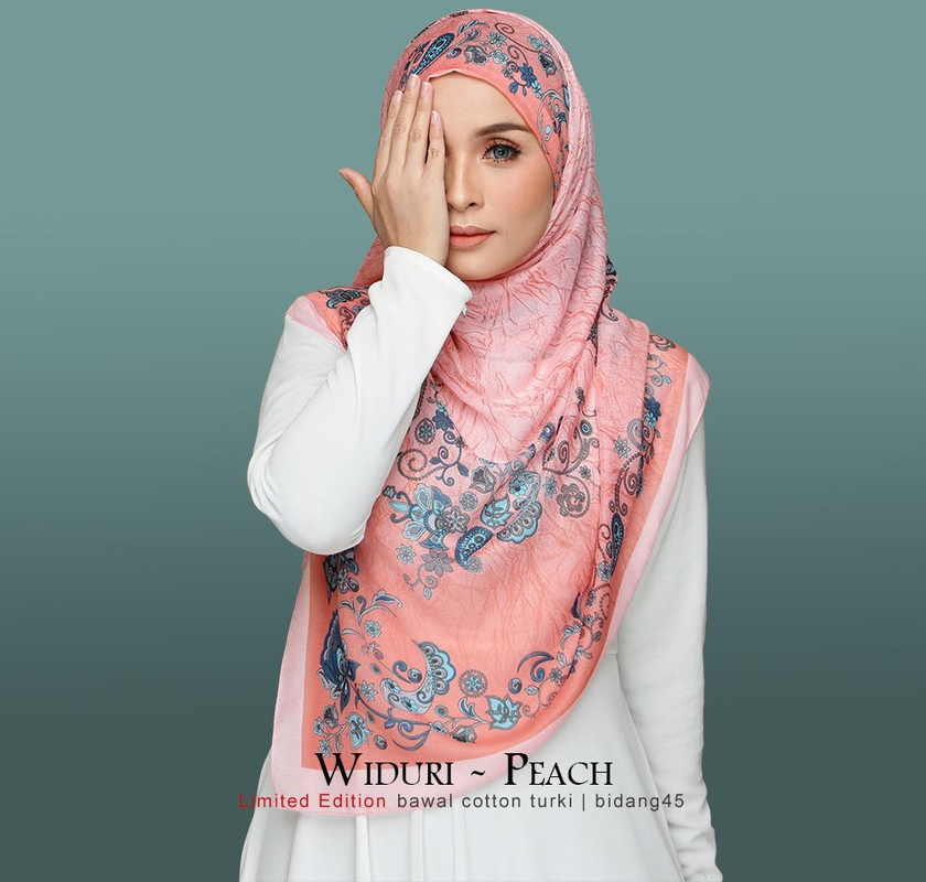 Lisiya Square Hijab Widuri 115cmx115cm (Peach)