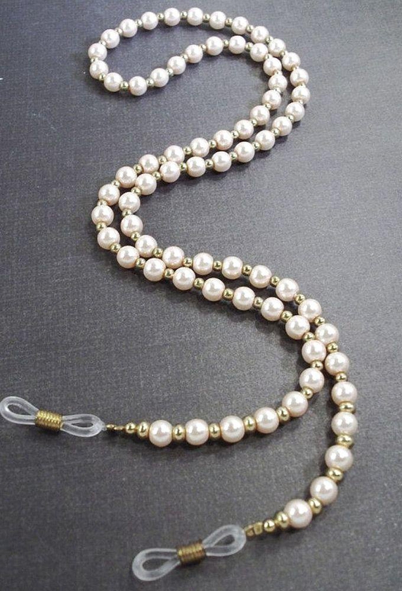 A Beautiful Eye Glasses Chain Of Off White Beads