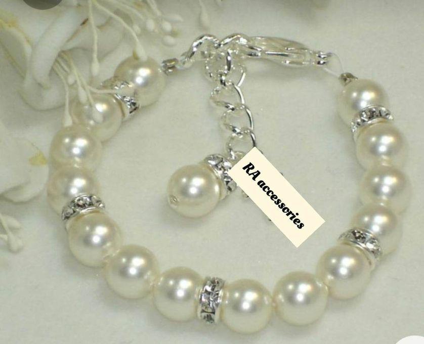 RA accessories Women Pearl Bracelet Off White With A Diamond