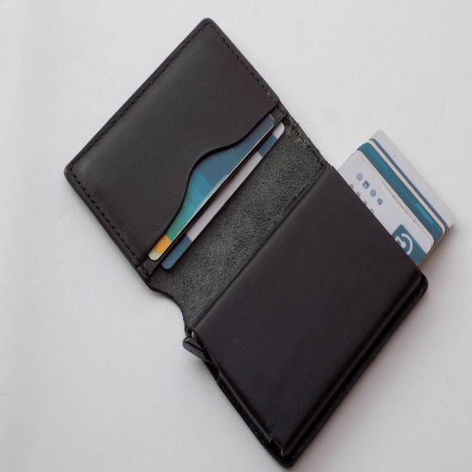 Dr.key محفظة بطاقات جلد طبيعي تحتوي علي صندوق اخراج اتوماتيك للبطاقات اللون اسود ناعم