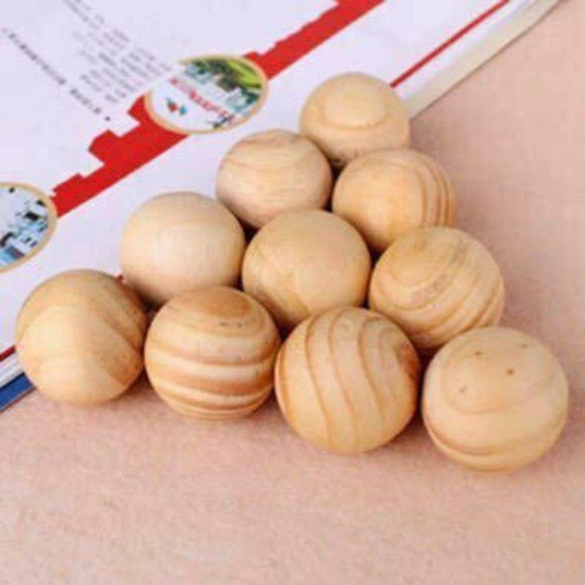 Naphthalene Wooden Balls - 20 Pieces