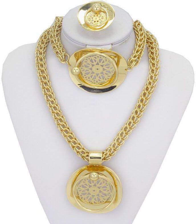 Entire accessories kit consist of gold plated necklace with bracelet, ring and earrings.
