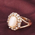 خاتم مطلي بالذهب مع الحجر الكريم اوبال لون أبيض ومزين بفصوص من الكرستال