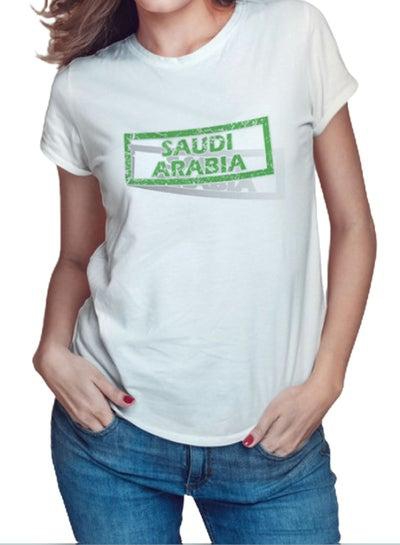 تيشيرت بفتحة رقبة مستديرة وطبعة Saudi Arabia" أبيض/أخضر/رمادي