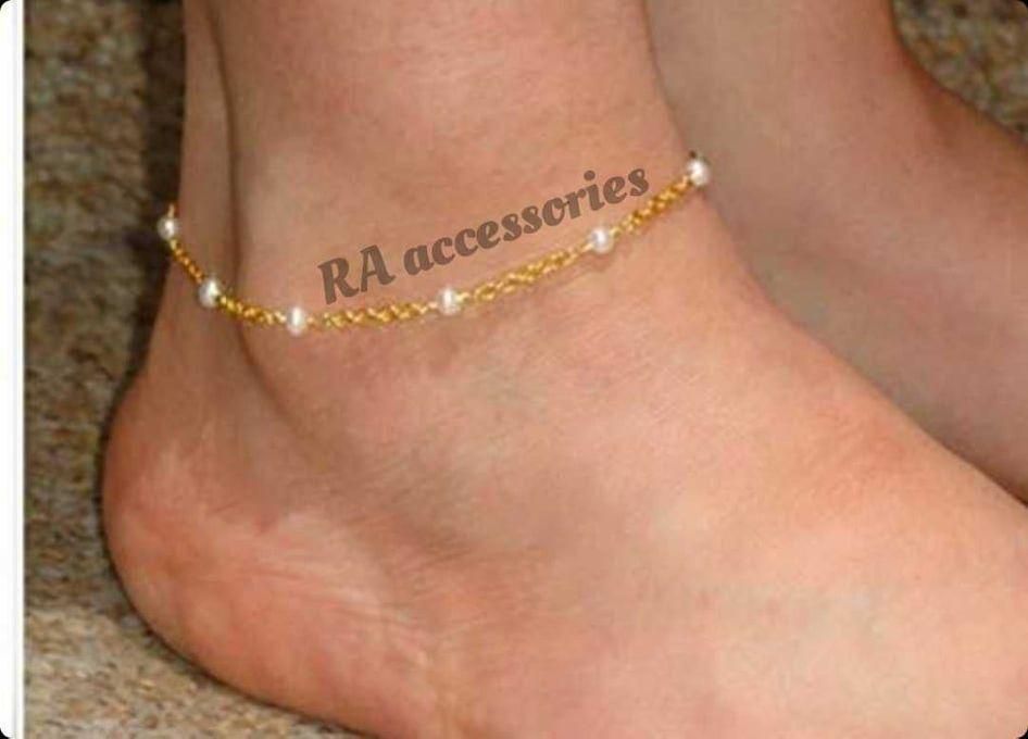 RA accessories خلخال حبات اللؤلؤ الاوف وايت و سلسلة ذهبى