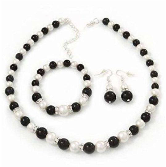 Necklace And Bracelet And Earrings Of Black And White Mayorka