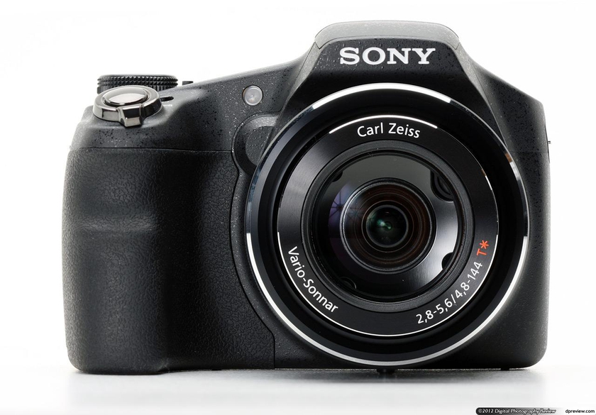 Sony Cyber-shot Black DSC-HX200V (18 Megapixel, Point & Shoot Camera)