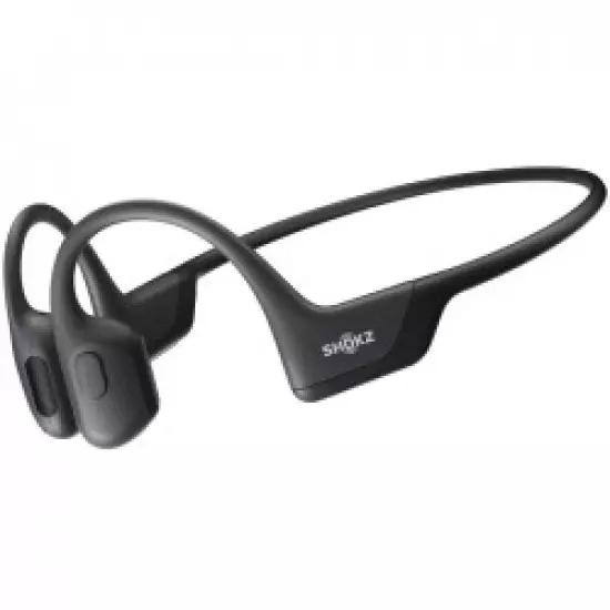 Shokz OpenRun PRO Bluetooth headphones in front of the ears, black | Gear-up.me