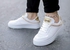 حذاء سنيكرز فلات أنيق سهل الإرتداء - أبيض