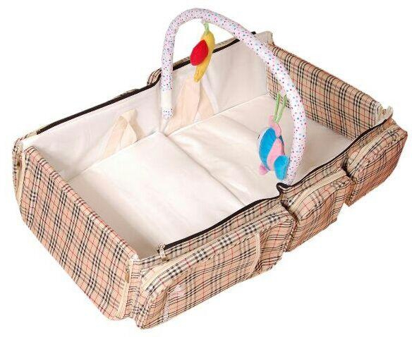 حقيبة للأم وطفلها قابلة للفتح ، لتصبح سرير متنقل لمولودها