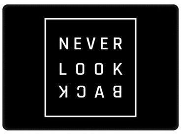 لوحة ماوس للألعاب مطبوعة بعبارة Never Look Back