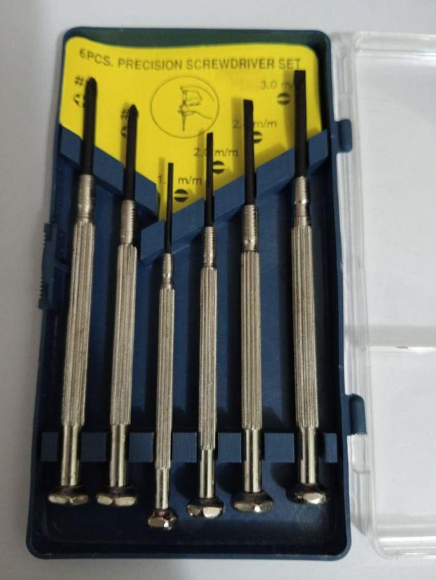 Small Screwdriver Set with 6 Different Size Flathead and Phillips Screwdrivers