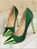 حذاء بكعب عالٍ بتصميم عصري أخضر