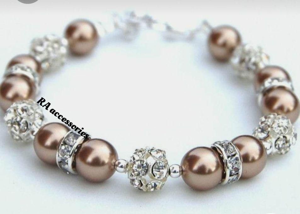 RA accessories Women Pearl Bracelet Beige With Silvery Breaks