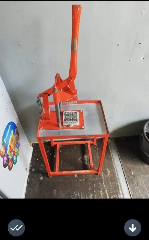 Commercial chips cutter Commercial chips cutter/chips cutting machine as per the picture on size normal as picture normal normal