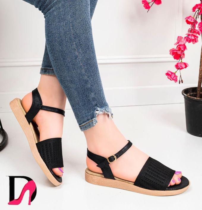 Flat sandals for women