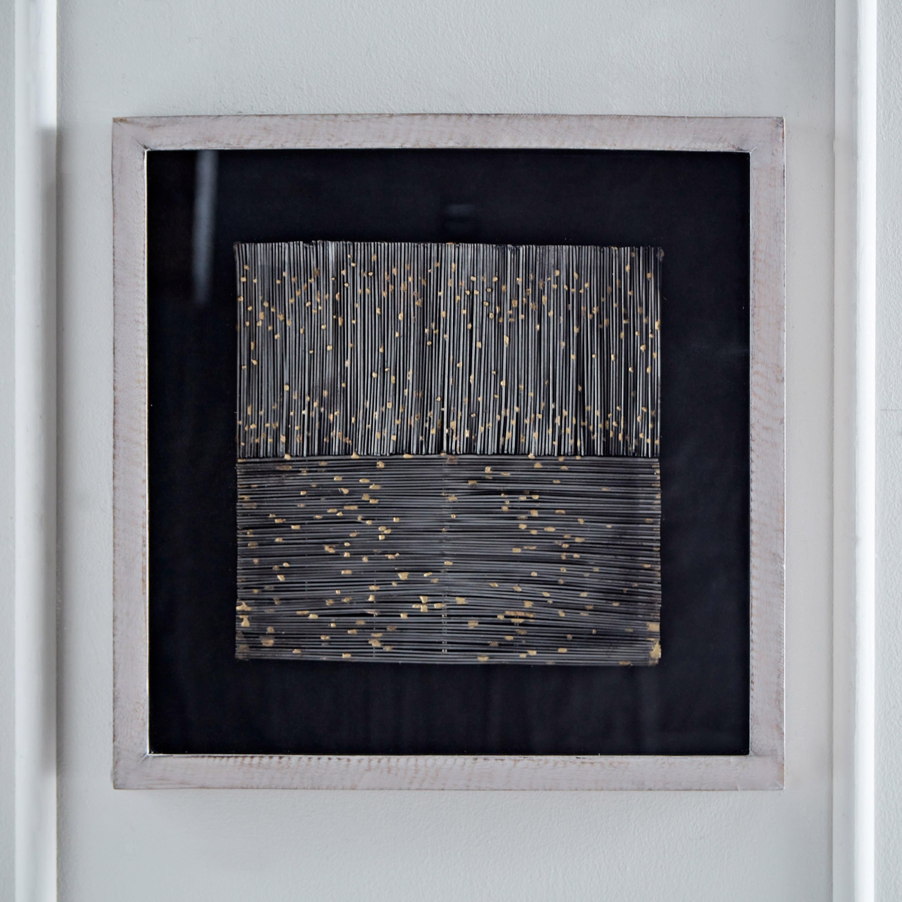 صندوق ظلال فني من الأسلاك المعدنية المعقدة مع إطار من خشب المانجو من إيلان - 48x48x6.5 سم