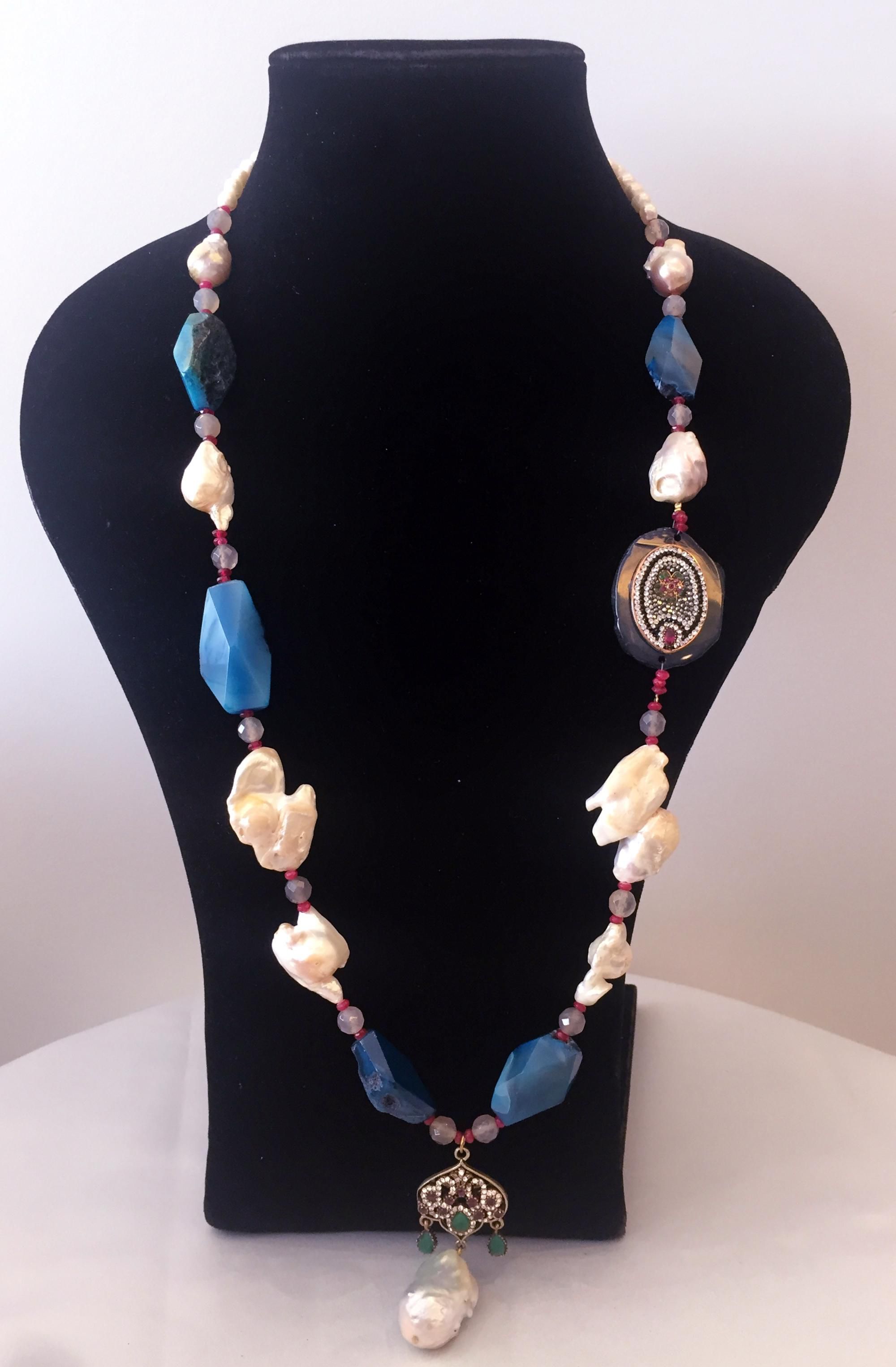 Pearl Chic Necklace with Barrock Pearls and Stones