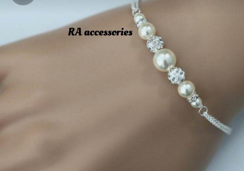 RA accessories Women Pearl Bracelet Off White With A Diamond & Silvery Chain