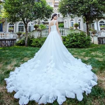 Decorative Petals Big Train Princess Wedding Gown-With Train With Train s