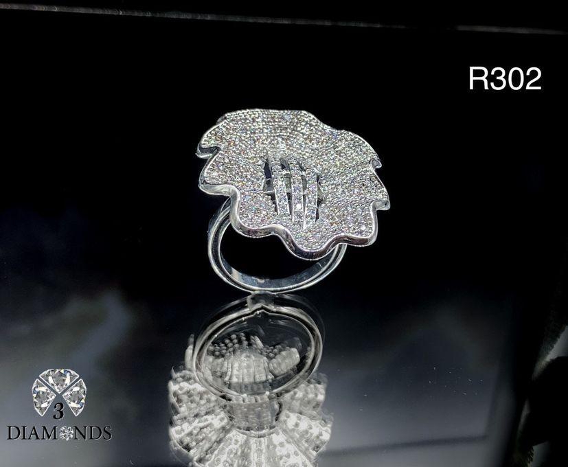3Diamonds خاتم للنساء مطلي بالبلاتين عالية الجودة ومرصع بحجر الزركون - سيلفر