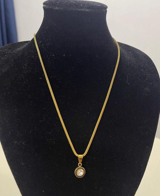 Luxe Tiny Sleek Chain And Pendant