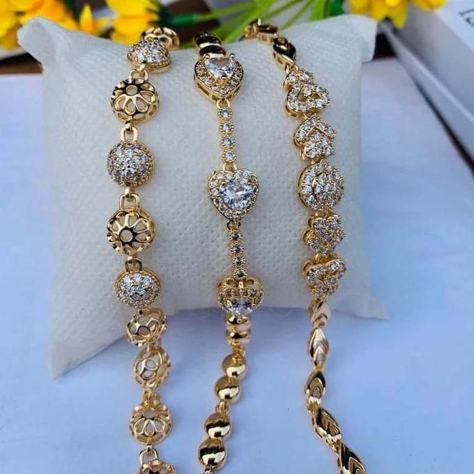 Quality Exquisitely Elegance Sophisticated Female Gold Chain Bracelet