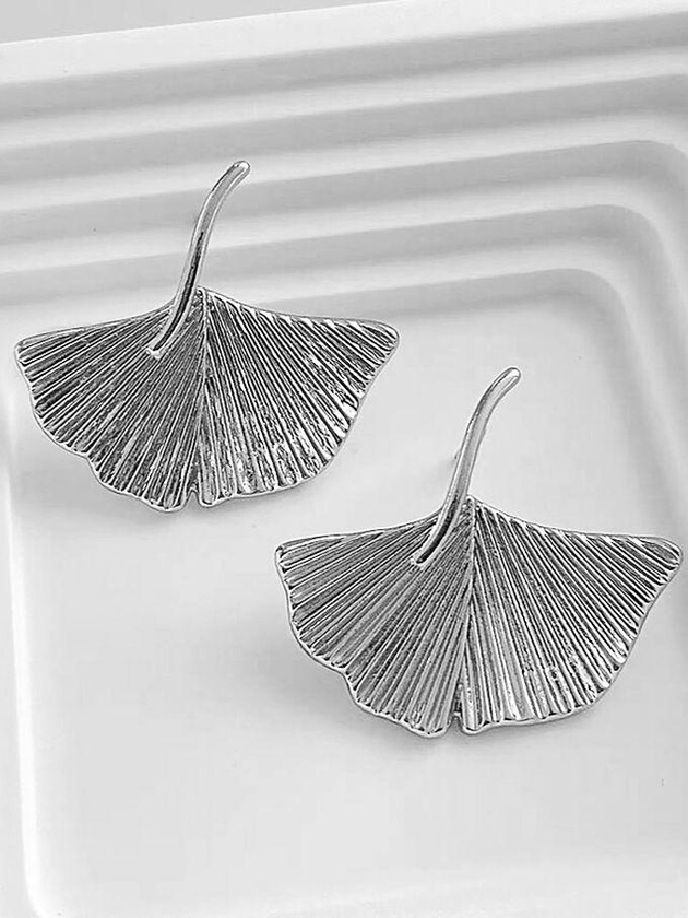 The Silver Leaf Dropped Earrings
