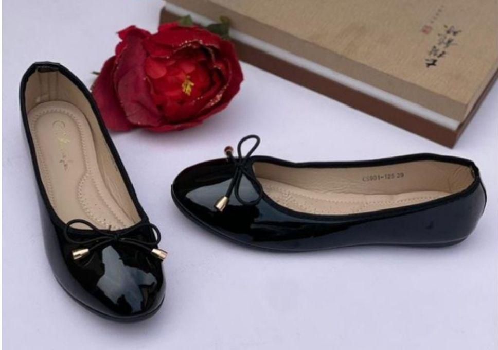 Ladies Flat Shoe - Black