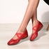 حذاء كاجوال بلون احمر لامع للنساء من اساكوتشي بنعل لاتيني ناعم سادة للرقص احذية كاجوال مقاس 6.5 UK