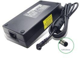 Laptop Charger Compatible With Toshiba Slim - 19V 9.5A - Size 5.5*2.5mm