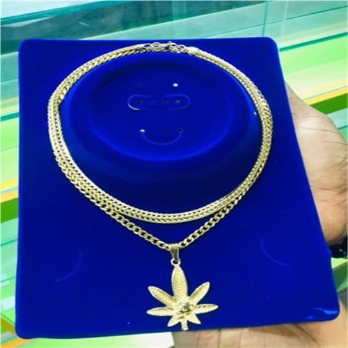 Cuban Link Chain With Leaf Pendant Gold