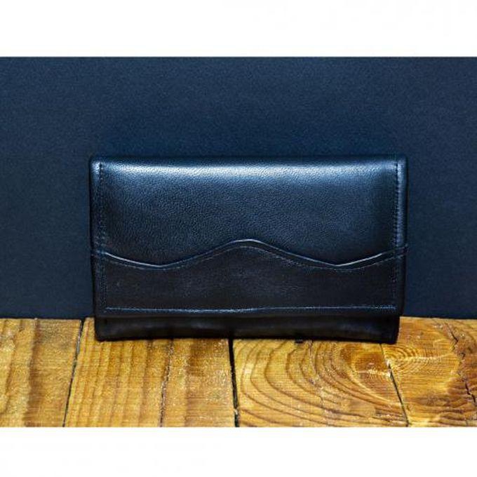 A Women's Wallet For Money And Cards Are Very Chic