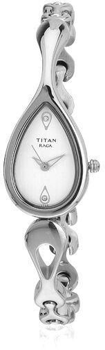 ساعة تيتان للنساء مينا ابيض بسوار معدني2400SM01