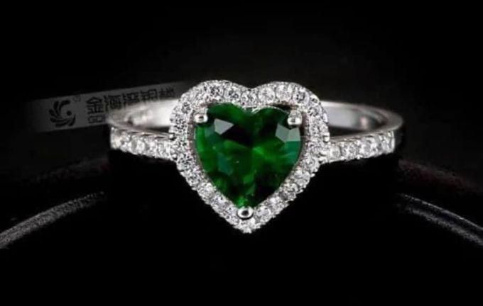 Pandora خاتم من الفضة الاسترليني بتصميم قلب اخضر مع صندوق هدايا من باندورا