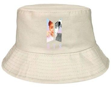 قبعة بطبعة جيمين بيج/ رمادي/ أبيض