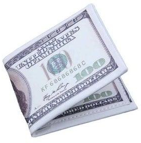 محفظة الدولار تصميم فريد وعملي يضمن الحفاظ على أموالكِ وبطاقاتكِ بشكل آمن ومنظم.