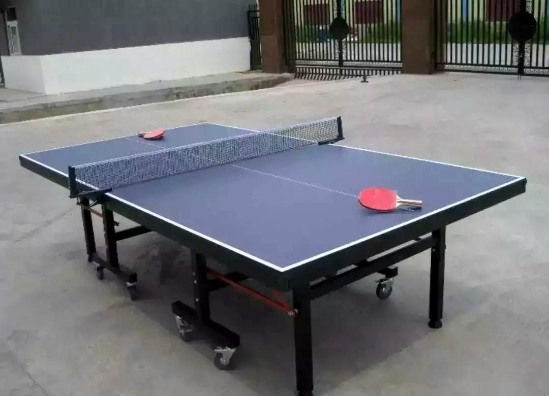 Foldable table tennis tables