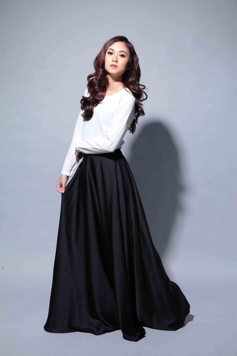 Satin Flare Skirt - 4 Sizes (Black)