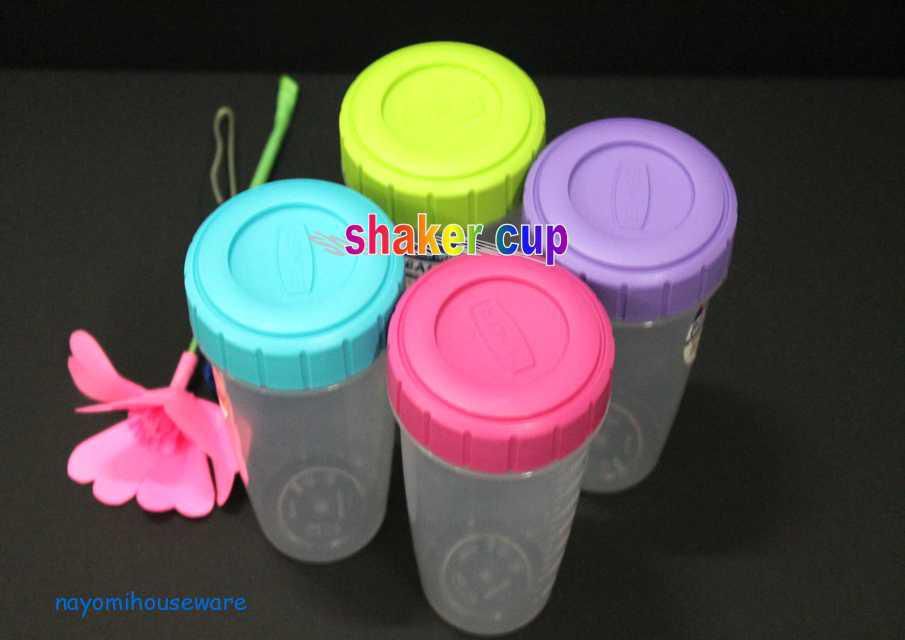1Pieces Shaker Cup 400ml With Seal Tight Cover for Shaking Mixed Drink (Multi Color)