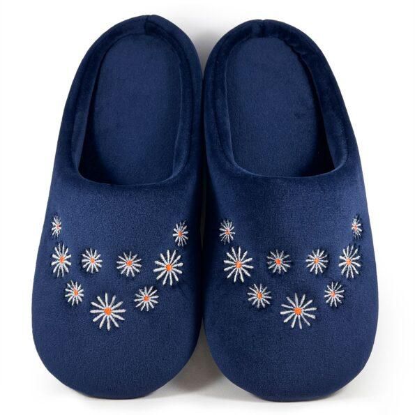 White flowers slippers