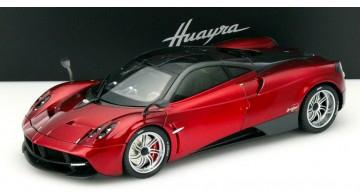 Pagani Huayra Red / Black 1:18 GT AUTOS 11007R