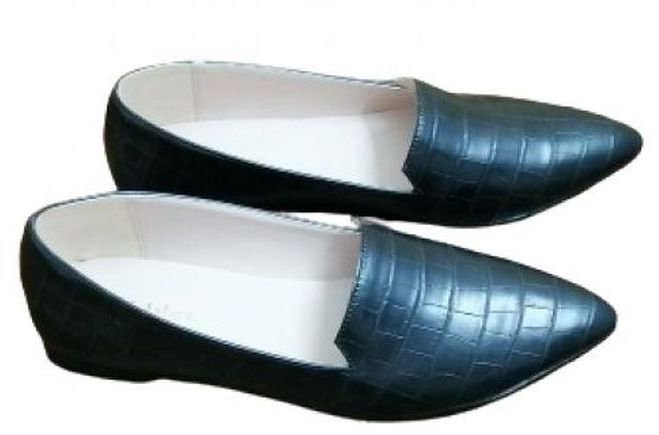 Pointed Leather Ballerina - Black