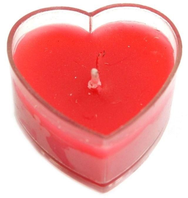 الشموع المضيئة المعطرة علي شكل قلب 25 حبة اللون احمر